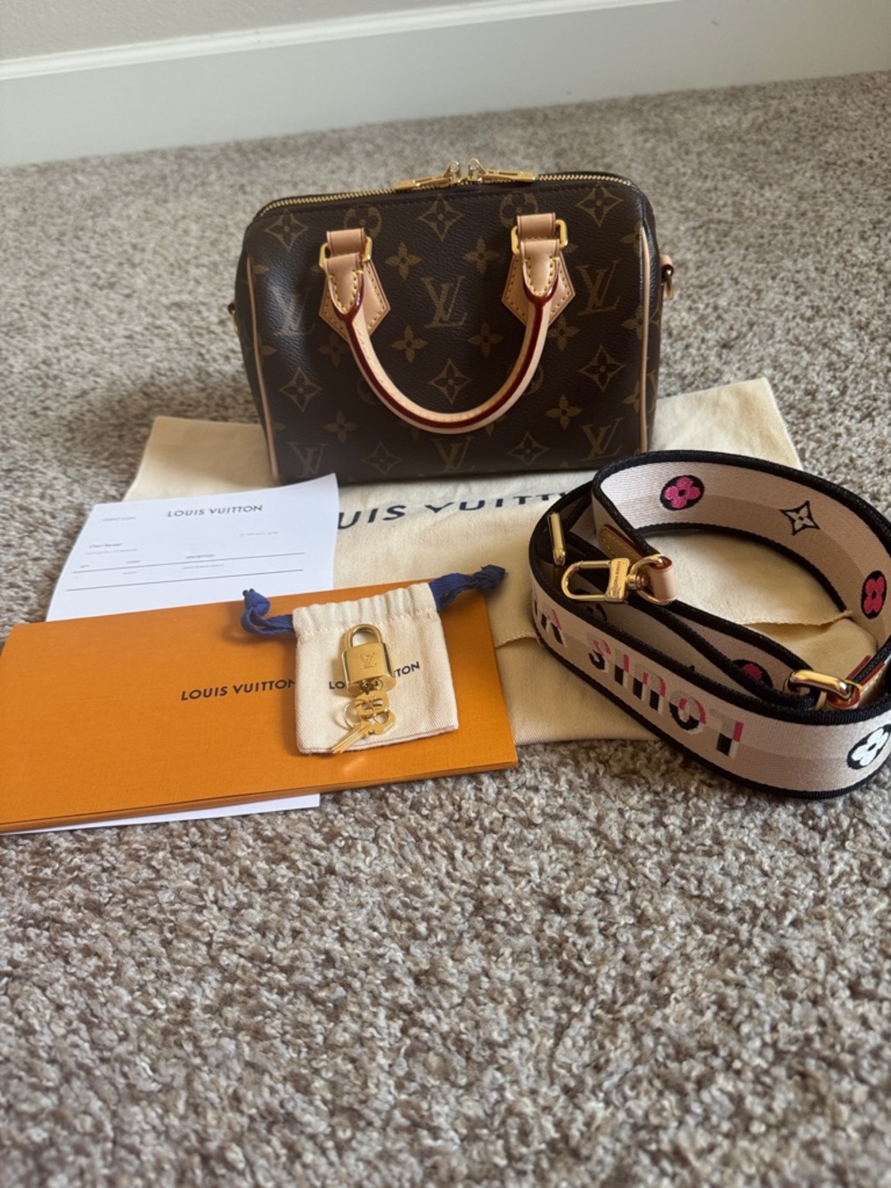 AUTHENTIC LOUIS VUITTON SPEEDY 20